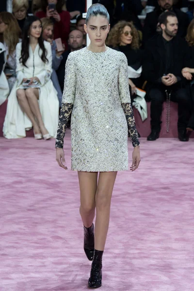 Look 28